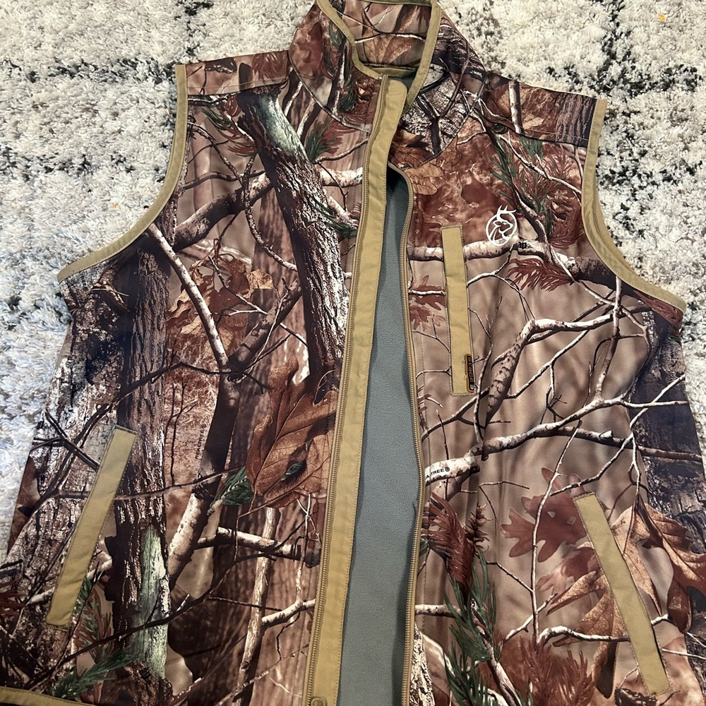 Brown Camouflage Outdoor Vest with Weather-Resistant Material